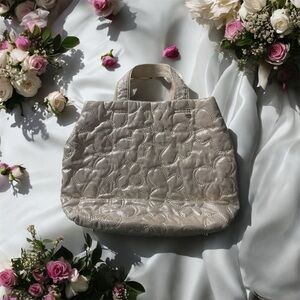 Misto Anteprima Shimery Gold Chic Quilted Tote Bag. Excellent condition